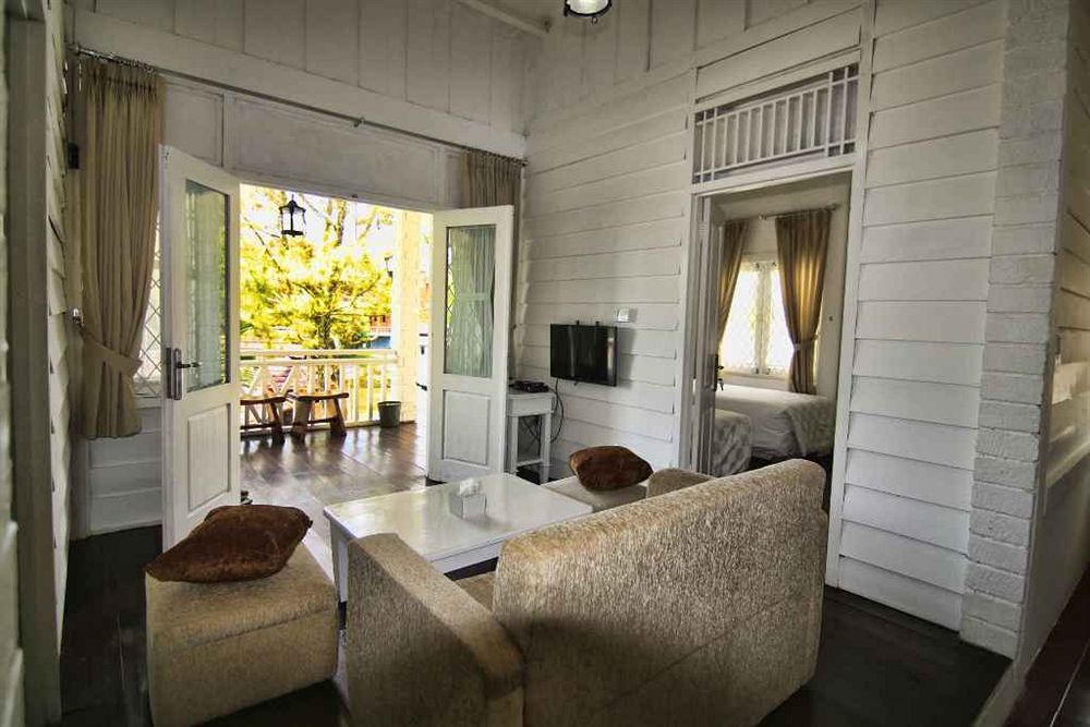 Marbella Twin Waterfall Resort Ciater Extérieur photo